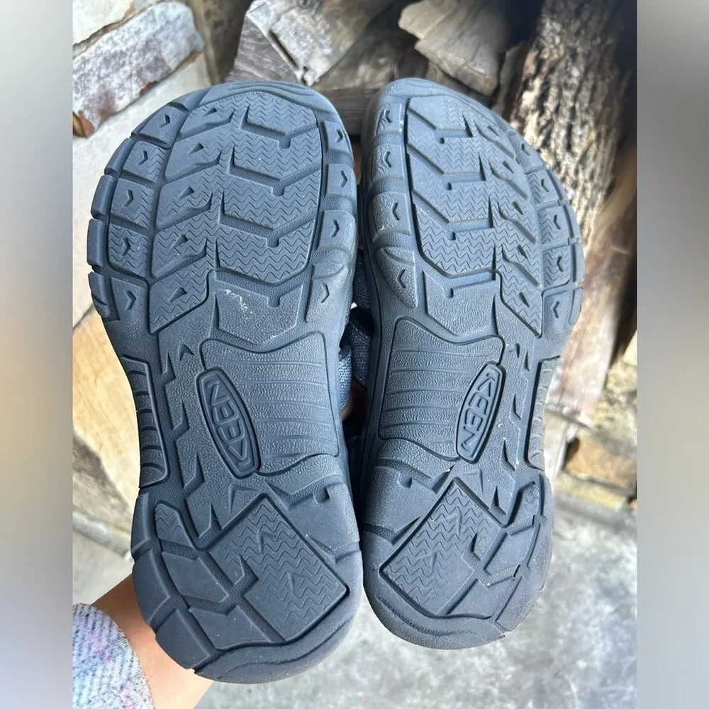 KEEN Newport H2 hiking‎ kids charcoal sandals Sz-5. M